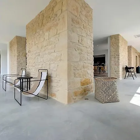 Molinant, Evasion En Pierres Dorees Villa *