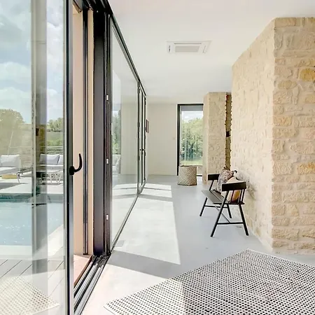 Molinant, Evasion En Pierres Dorees Villa
