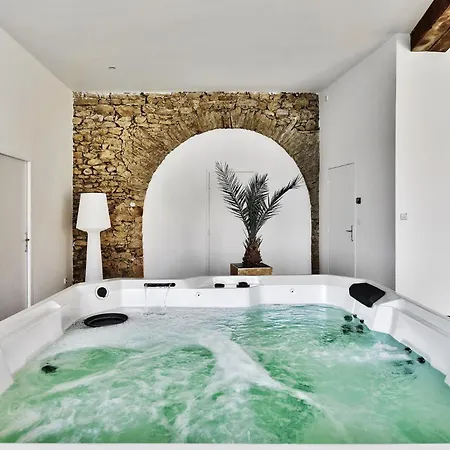 Villa Molinant, Evasion En Pierres Dorees