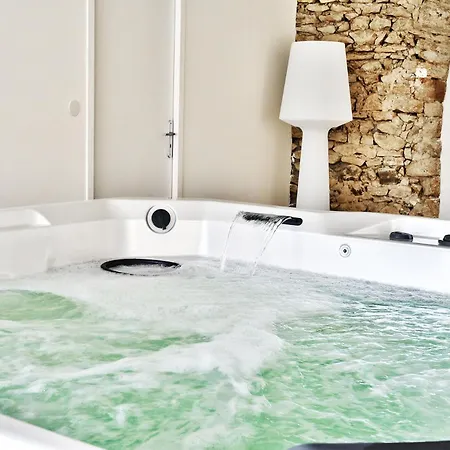 Molinant, Evasion En Pierres Dorees Villa Bagnols (Rhone)