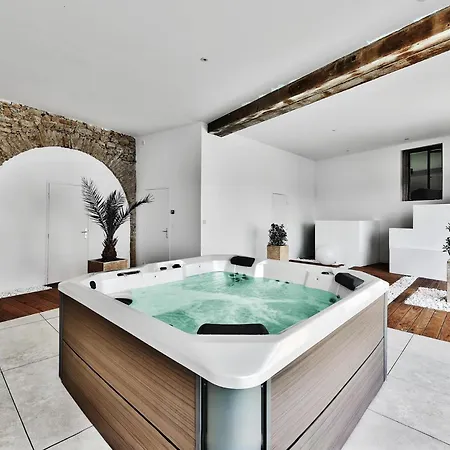 Villa Molinant, Evasion En Pierres Dorees