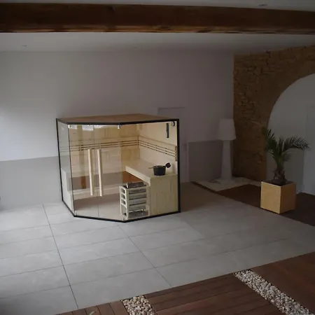 Villa Molinant, Evasion En Pierres Dorees *
